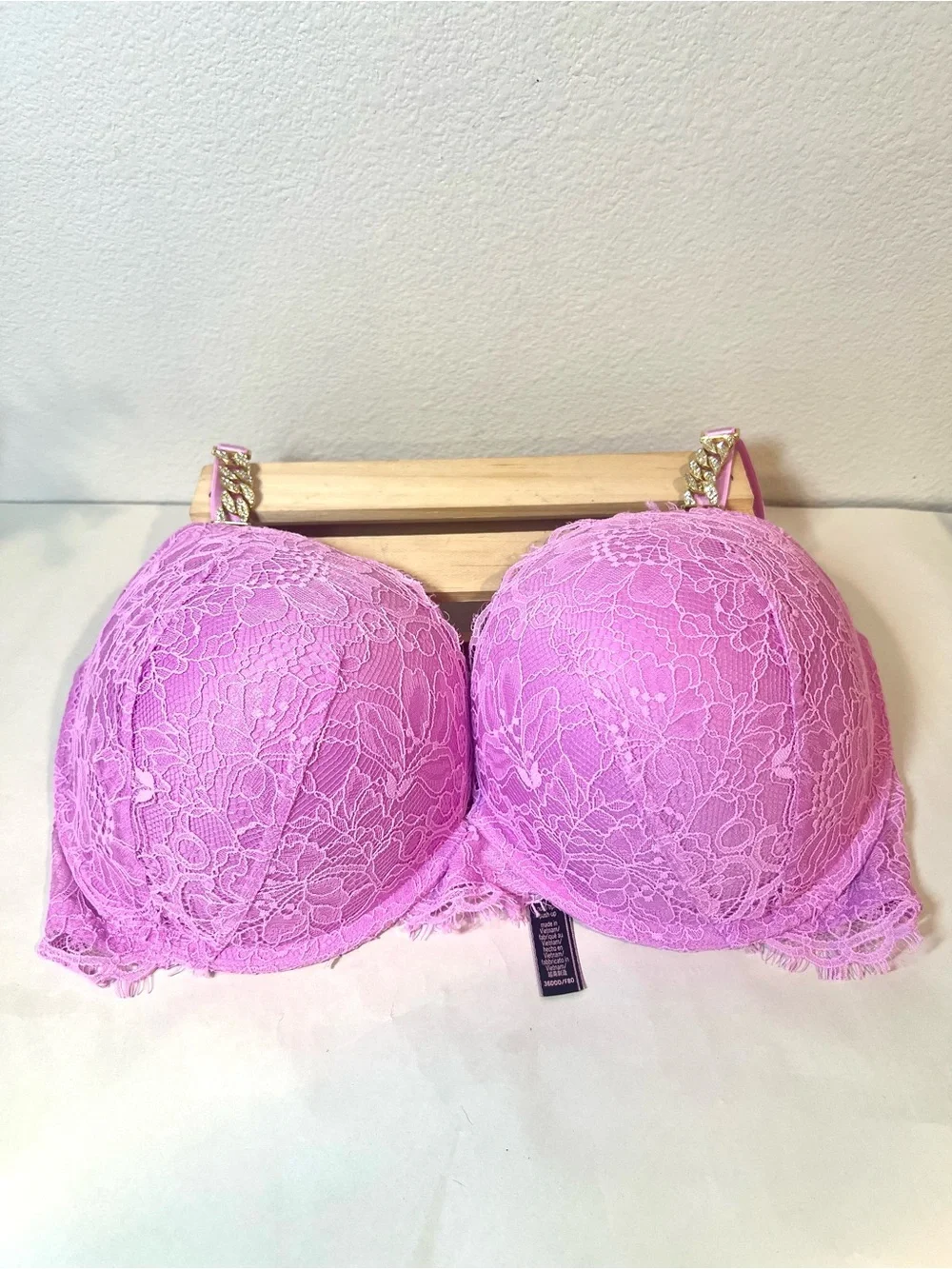 EUC Victoria's Secret Very Sexy Pink Lace Push-Up Bra Gold Chain Straps | 36DDD